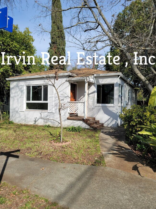 Building Photo - Cozy 2 Bedroom,1 Bath