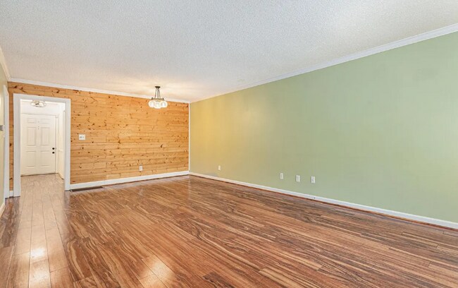 Building Photo - 1629 Ashwood Ln