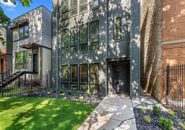 Foto del edificio - 6150 S St Lawrence Ave