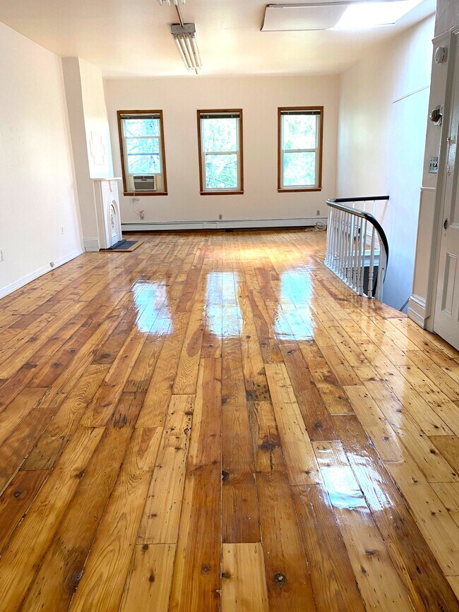 espacio tipo loft en el último piso - 412A 17th St