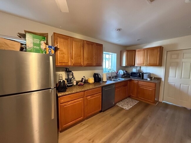 Foto del edificio - 5BD 3 BA with a Great Yard!