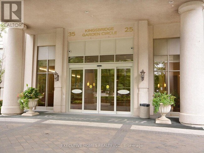 Building Photo - 25 Kingsbridge Garden Cir