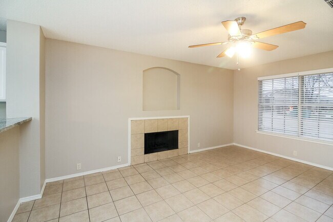 Foto del edificio - 1616 Columbia Dr