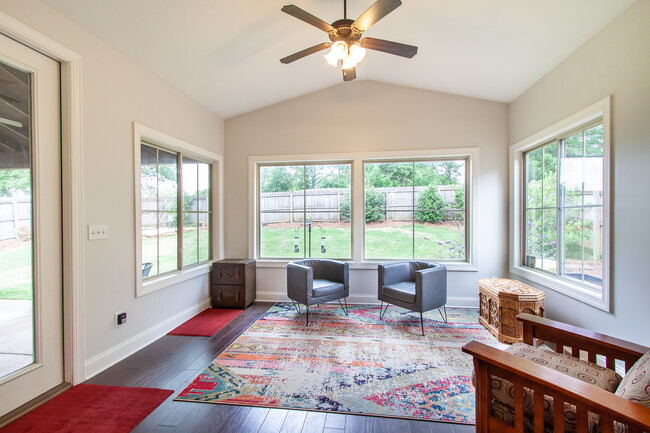 Building Photo - 2237 Redtail Ln