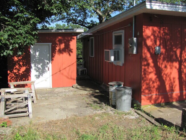 west side/back of cabin - 659 E 582nd Rd