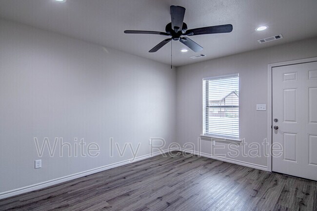 Building Photo - 1297 FM247