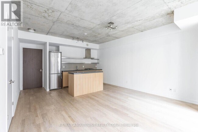 Photo du bâtiment - 560 King St W