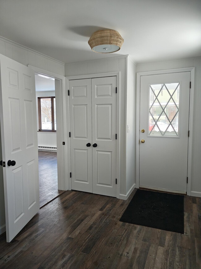 Building Photo - 18 Tremper Ave