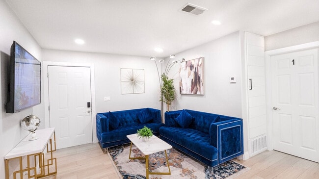 Foto del edificio - 8356 Adams St