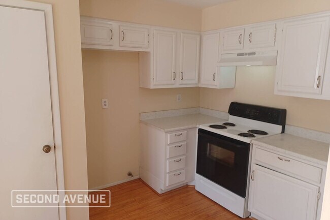 Building Photo - 7943 Ellinger Ln