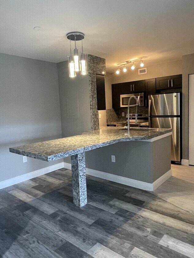 Photo - 2803 N Oakland Forest Dr-206