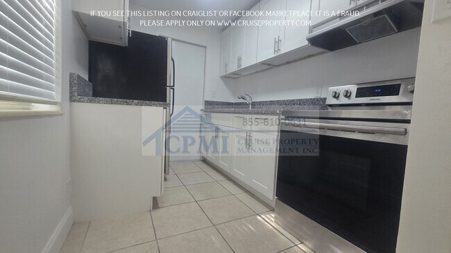 Interior Photo - 5819 Polk St