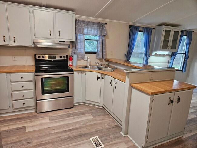 Foto del edificio - 14655 Lucien St