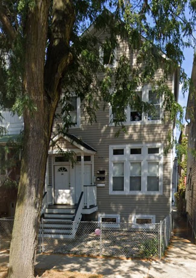 Building Photo - 2434 W Moffat St