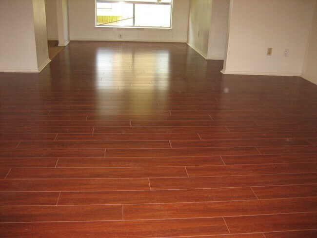 Foto del edificio - 331 Cobbleton Dr
