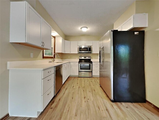 Foto del edificio - 731 County Rd B2 E