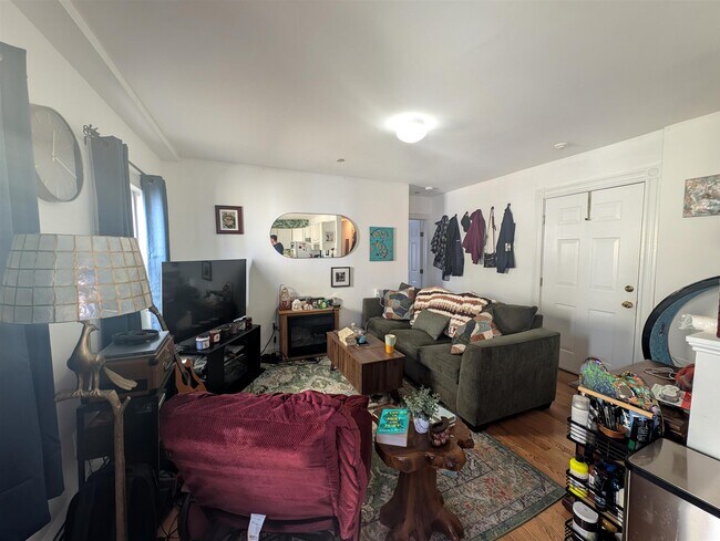 Foto del edificio - 33 Roberts Rd