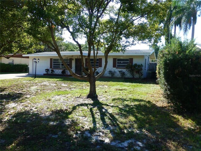 Building Photo - 1078 Oakwood Dr