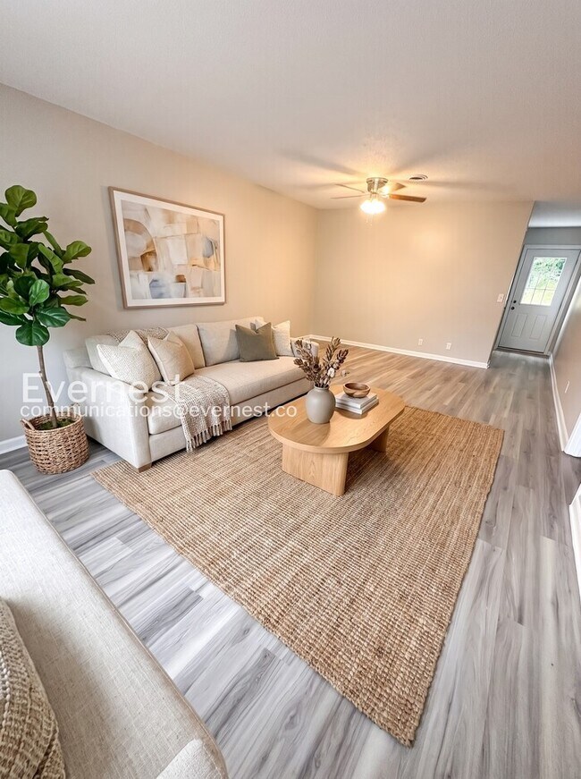 Foto del edificio - 483 Ellenwood Dr