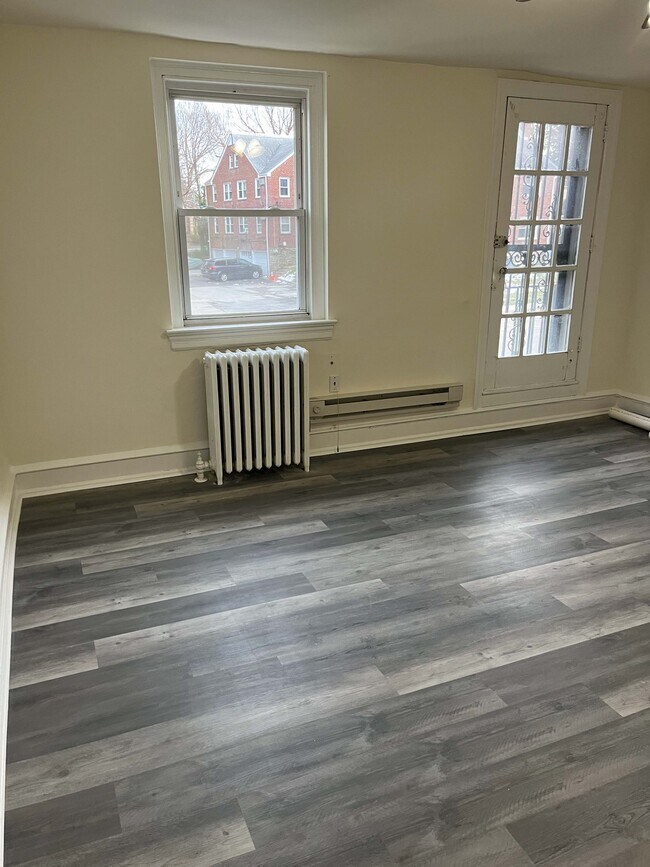 Main living space - 4217 Ferne Blvd