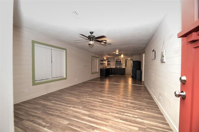 Building Photo - 356 Independence Pkwy N