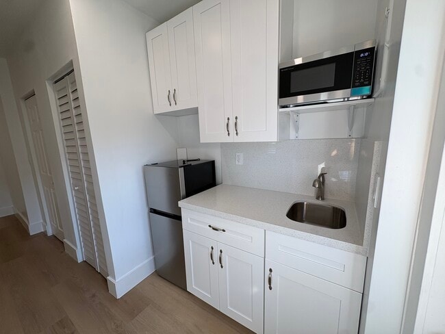 Building Photo - 3740 SW 124th Ct