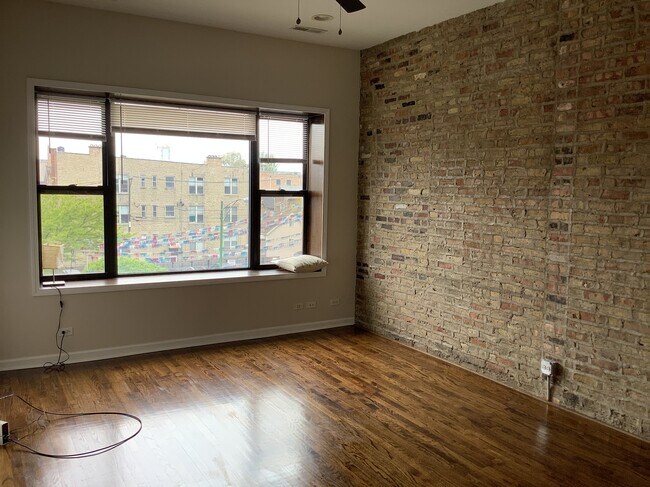 Foto del edificio - 1421 N Ashland Ave