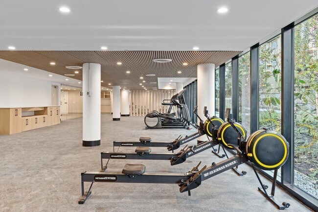 Photo du bâtiment - 23XX 10333 133ST STREET