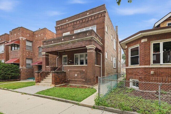 Building Photo - 8041 S Laflin St