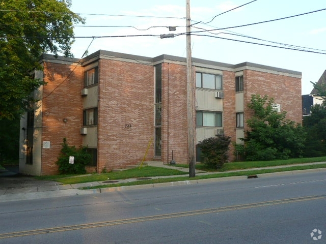 Building Photo - 723 S Main St