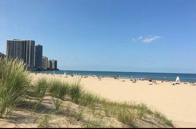 walk to the beach - 5701 N Sheridan