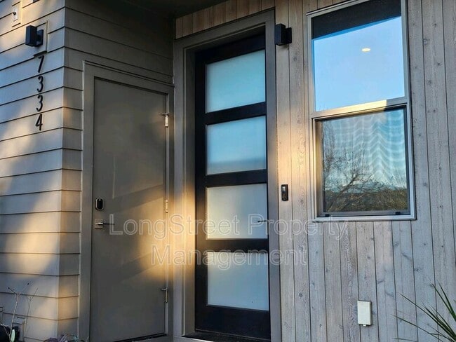 Foto del edificio - 7334 N Curtis Ave