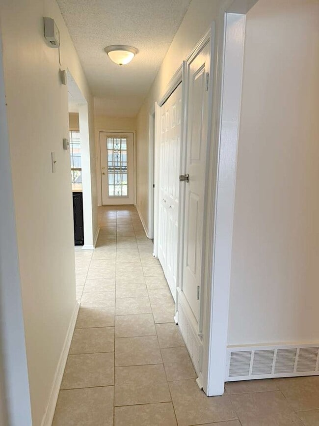 Foto del edificio - 3039 Greenlodge Ln