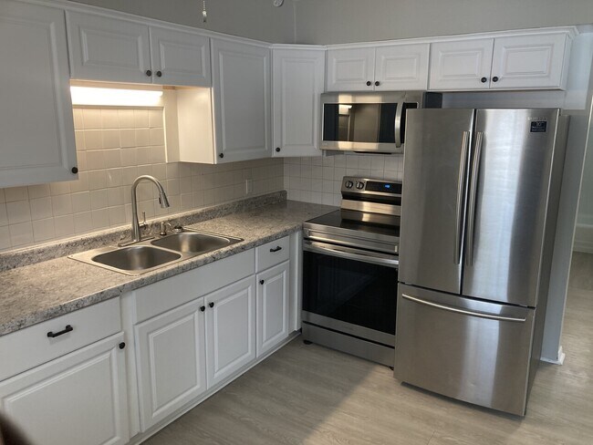 Building Photo - Arnold Duplex