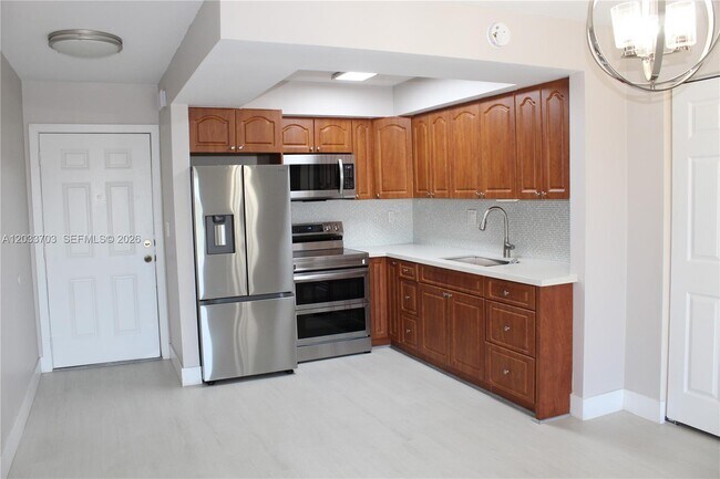 Foto del edificio - 6780 W 2nd Ct