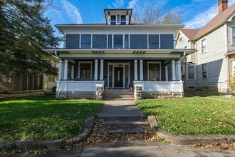 Building Photo - 911 N Fountain Ave