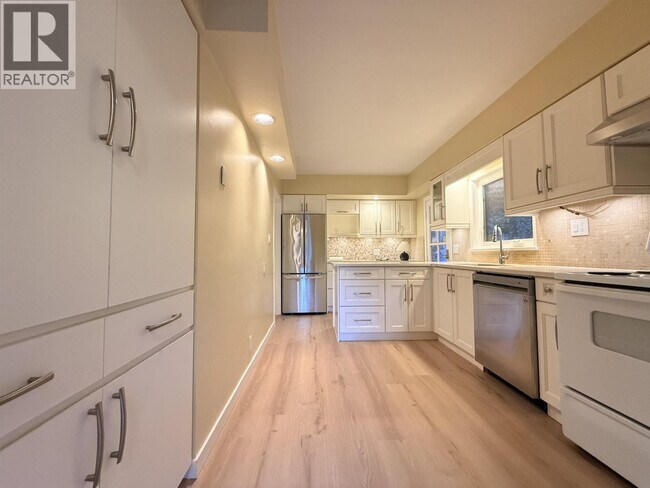 Building Photo - 111 Bonnymuir Dr
