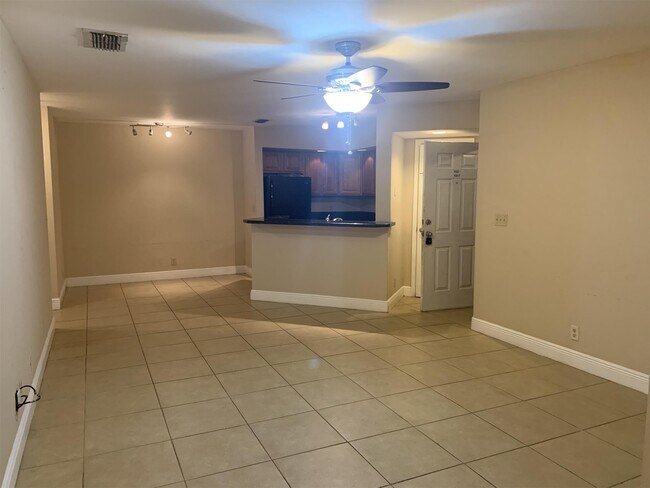 Foto del edificio - 3370 Pinewalk Dr N