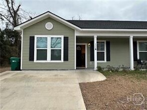 Building Photo - 520 Davis Ave