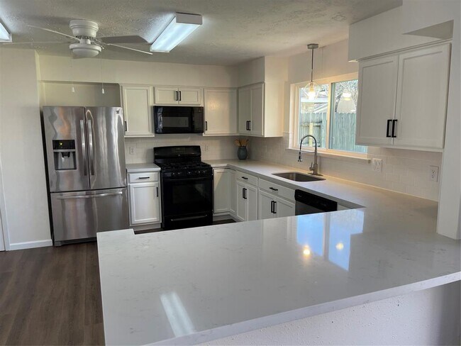 Building Photo - 7231 Dogwood Trail Dr