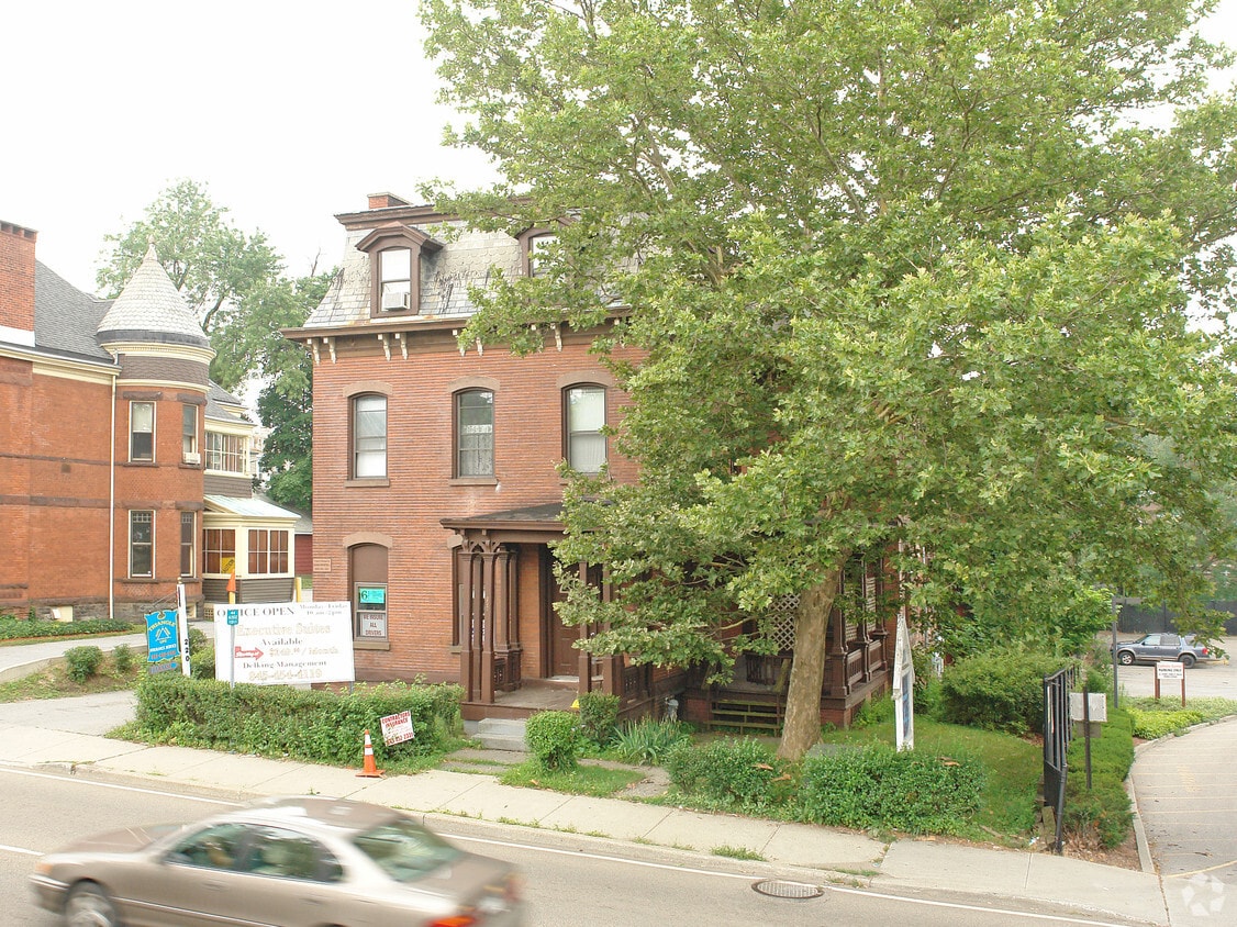 Building Photo - 220 Church St