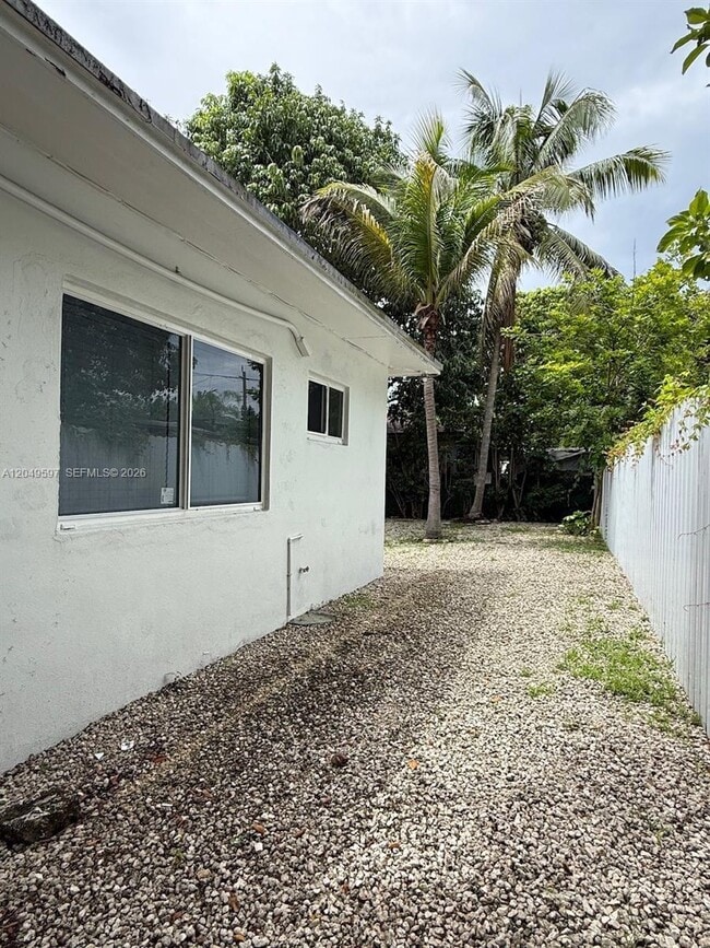 Building Photo - 6723 NE Miami Pl