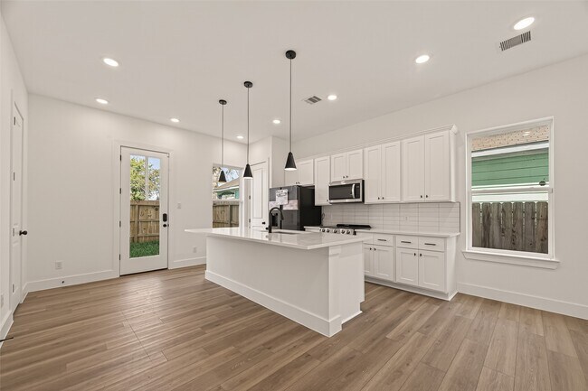 Building Photo - 2710 Bostic St