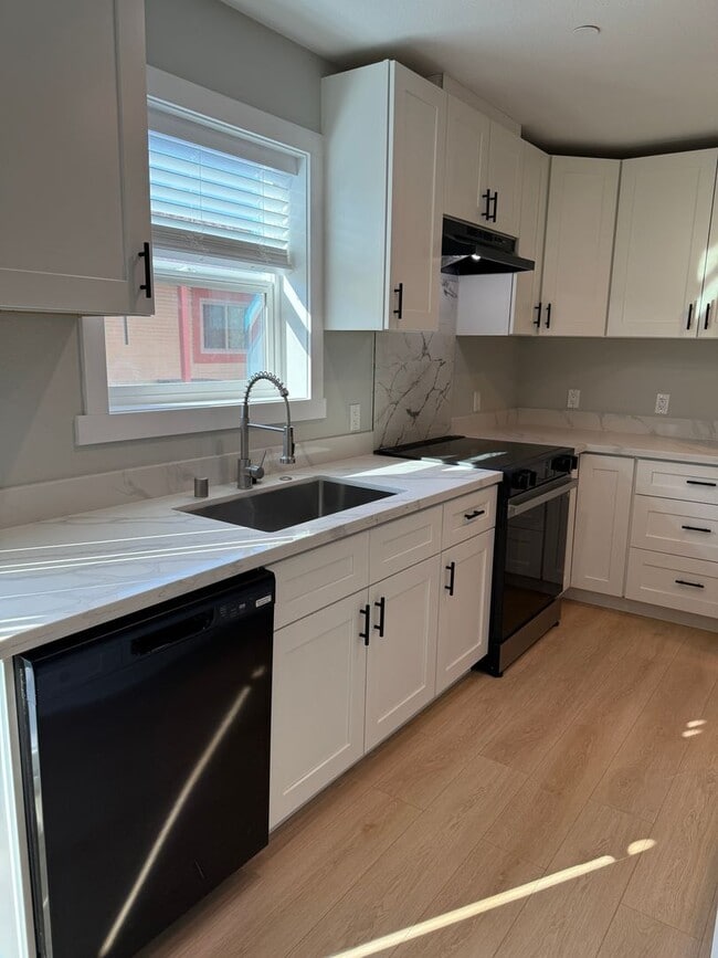 Photo - 644 Green St Apartment