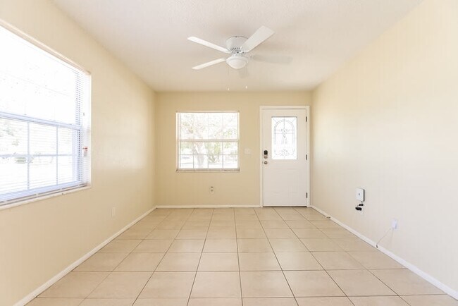 Foto del edificio - 6490 80th Ave N