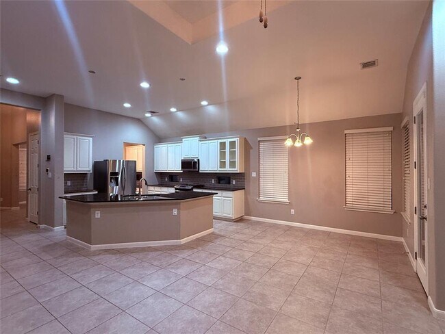 Foto del edificio - 112 E Adelanta Place