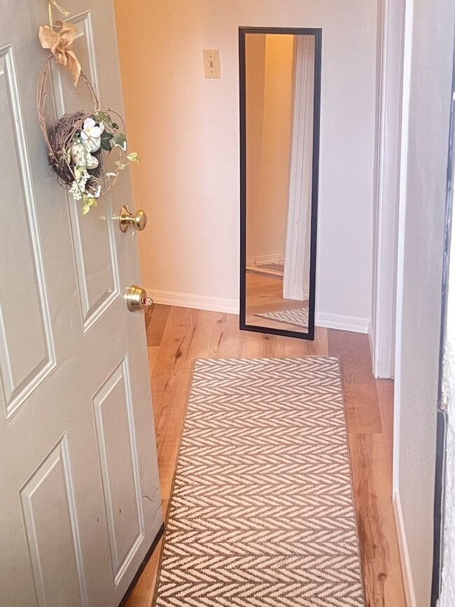 Building Photo - Fully Furnished, 1 Bedroom Basement Apartm...