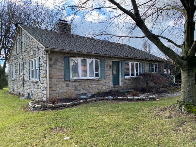 Building Photo - 3638 E Newport Rd