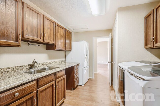 Foto del edificio - 4910 W Diana Ave