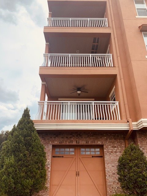 Building Photo - Luxury Top Floor Condo